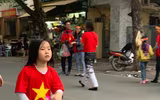 [ẢNH] Cuồng nhiệt cổ động viên Việt Nam trước giờ bóng lăn